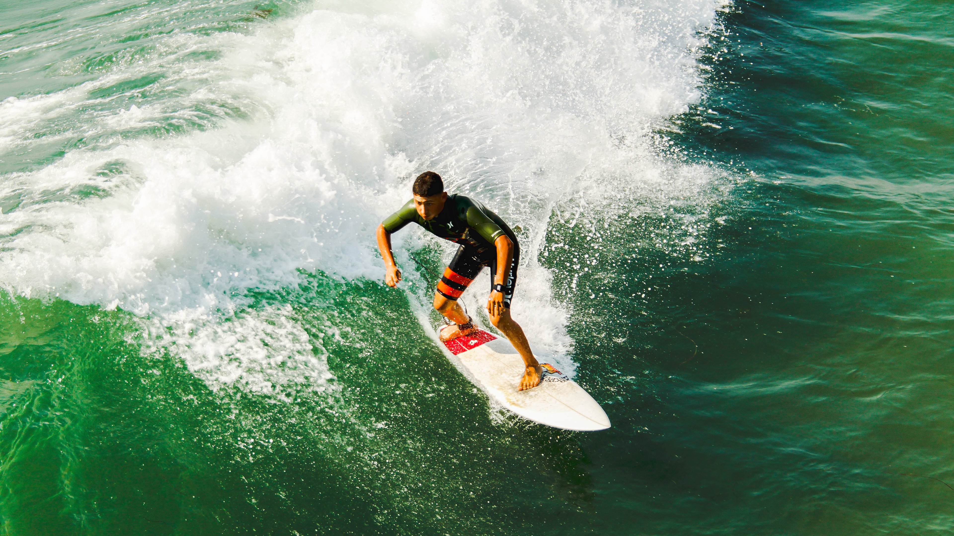 kaiyun网站-“豪车狂飙风云再起”——巅峰豪车争霸赛最燃一幕，豪车飙车电影